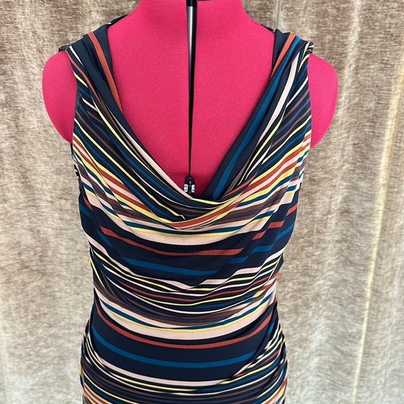 Beautiful Pull-on midi length dress - Picture 2 of 4